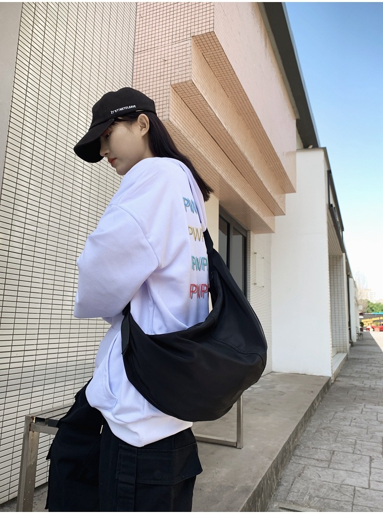 2WAYナイロンハーフムーンバッグ | 詳細画像11