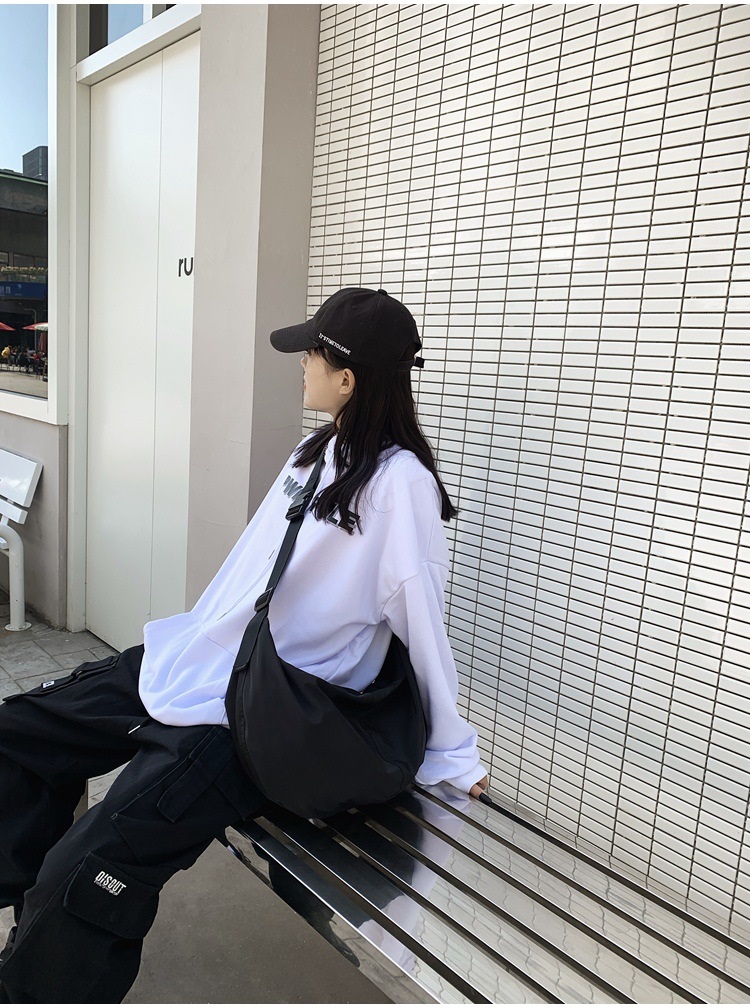 2WAYナイロンハーフムーンバッグ | 詳細画像12