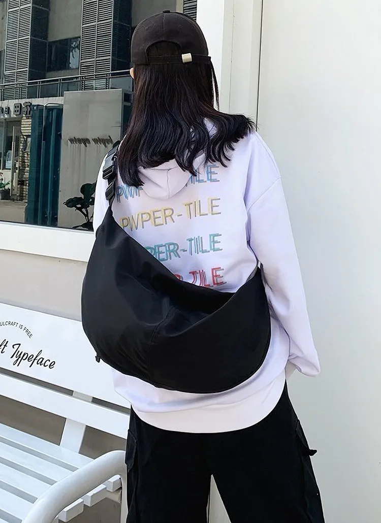 2WAYナイロンハーフムーンバッグ | 詳細画像1