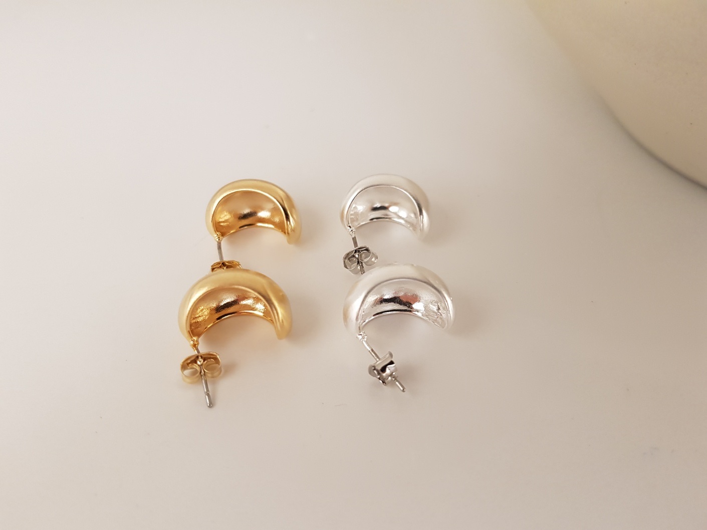 マットボールドカーブピアス | 詳細画像4