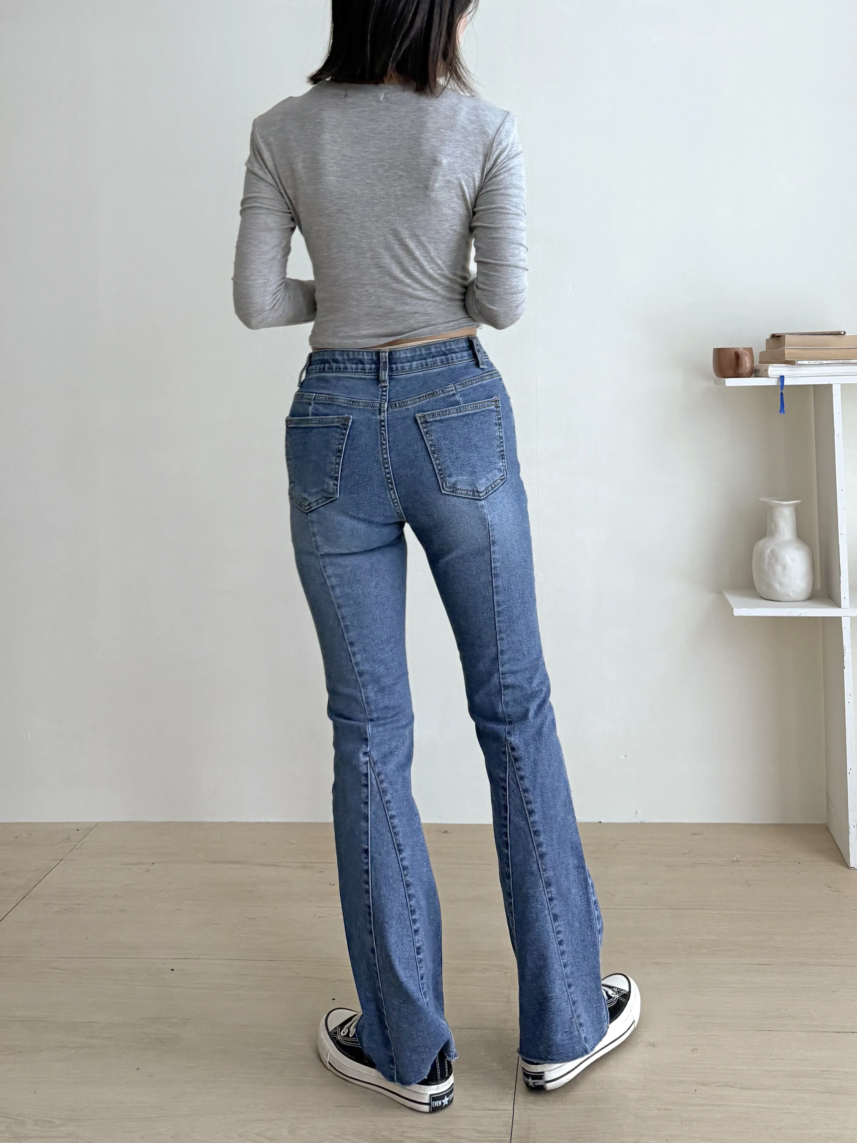 カットオフバックラインフレアデニムパンツ | 詳細画像1