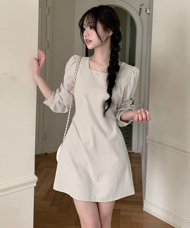 M me eme スクエアネックパフミニワンピース スクエアネック ミニワンピース無地パフ袖[品番：II000008953
