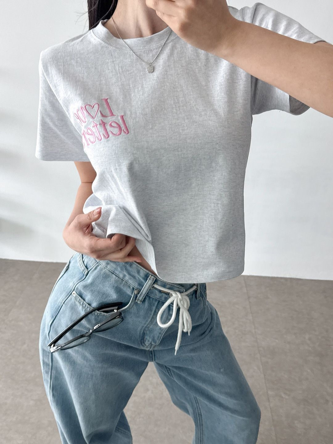 Loveハート刺繍クロップド半袖Tシャツ | 詳細画像3