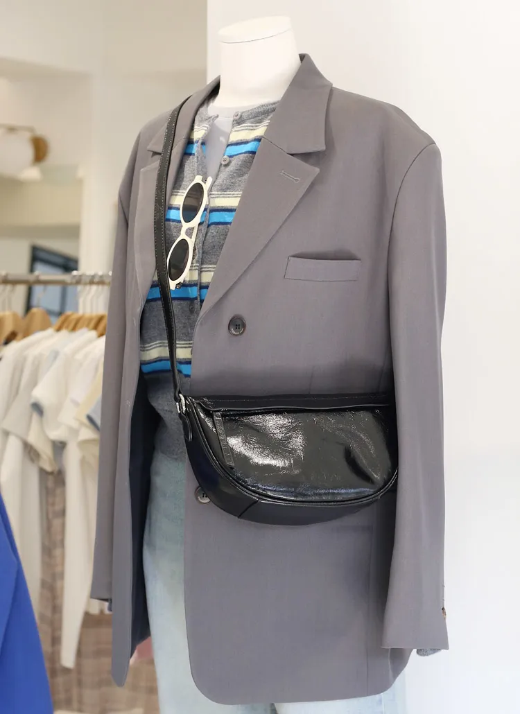 ジップポケットハーフムーンショルダーバッグ | whosbag | 詳細画像1