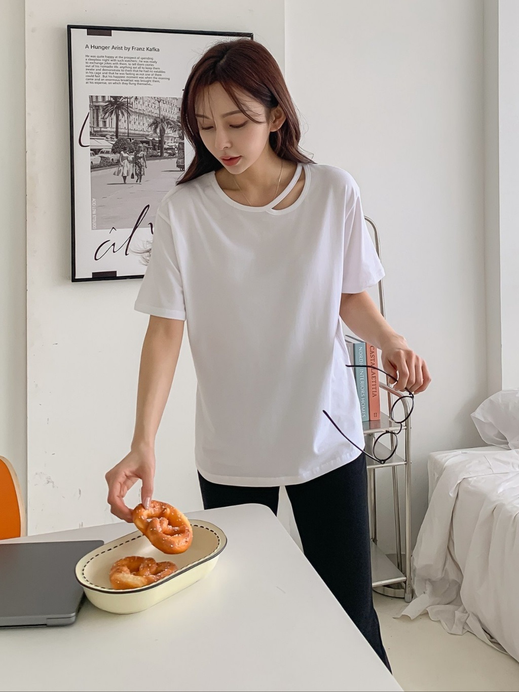 カットアウトネック半袖Tシャツ | 詳細画像2