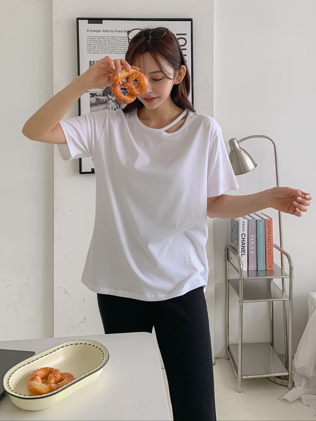 カットアウトネック半袖Tシャツ | 詳細画像14