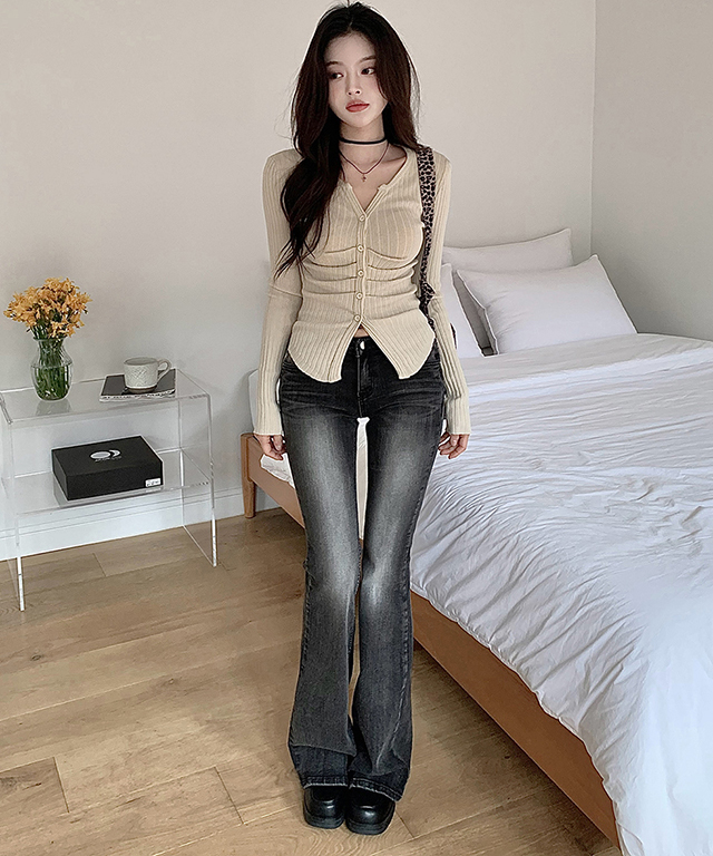 ローライズブラックウォッシュフレアデニムパンツ | レディース