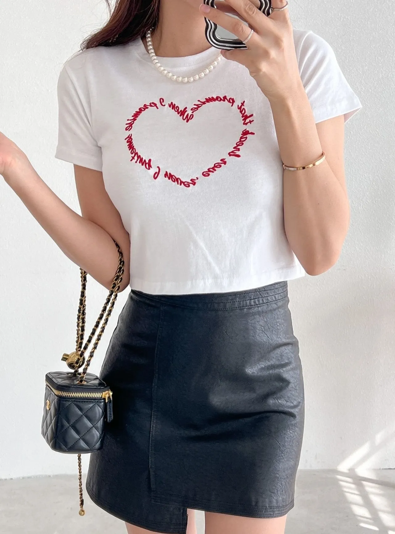 ハート刺繍レタリングクロップド半袖Tシャツ | 詳細画像1