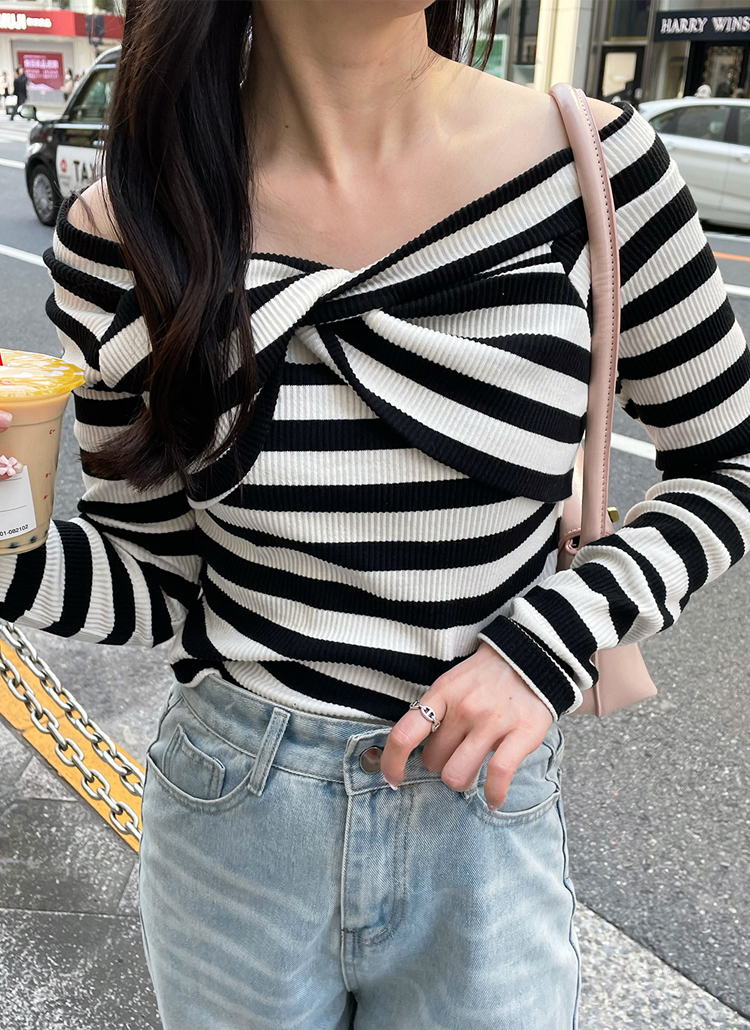 オフショル　ボーダー　長袖Tシャツ Mサイズ オフショルツイストボーダー長袖Tシャツ | レディース