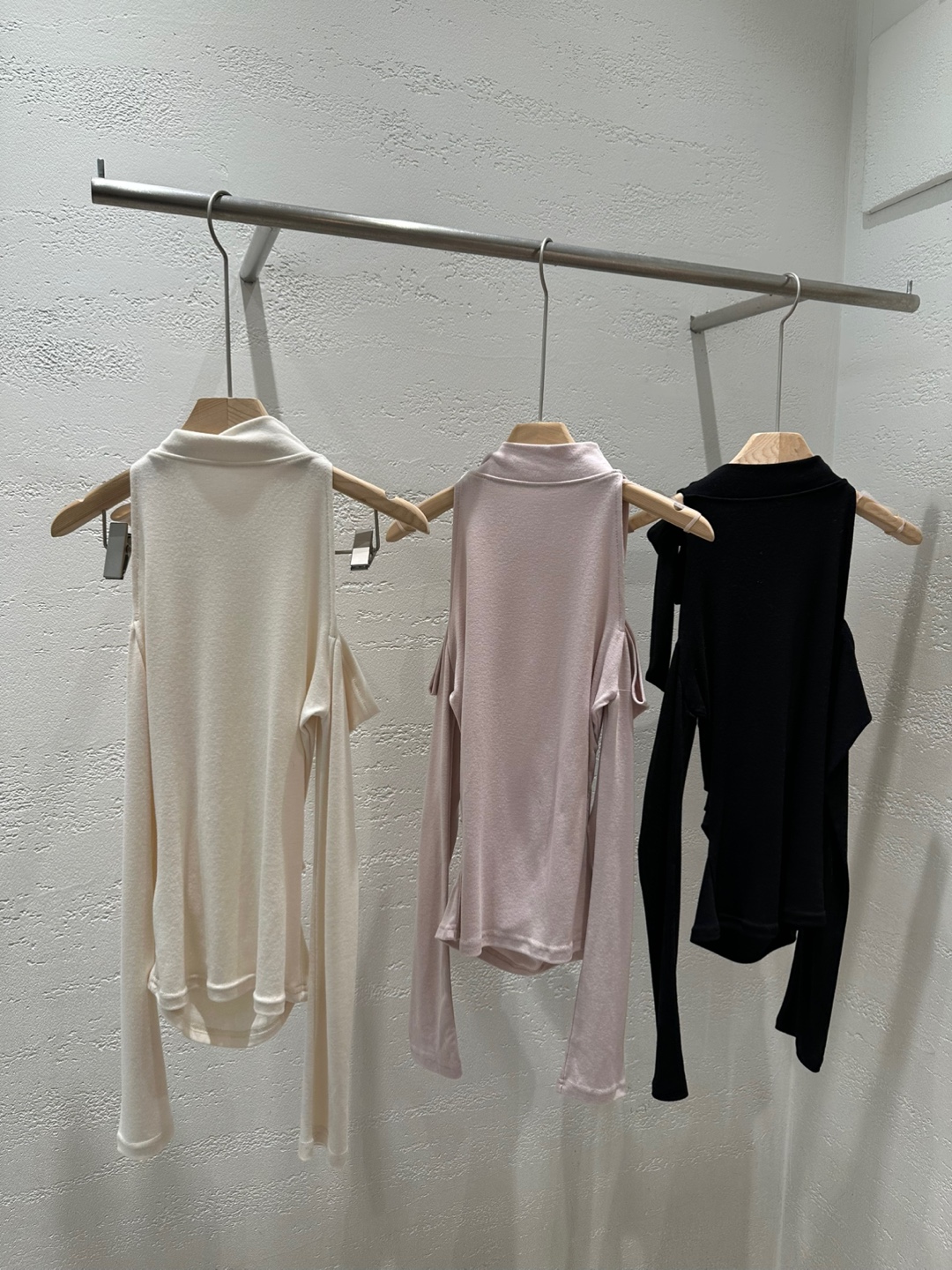 リボンハーフネックオープンショルダーTシャツ | 詳細画像21