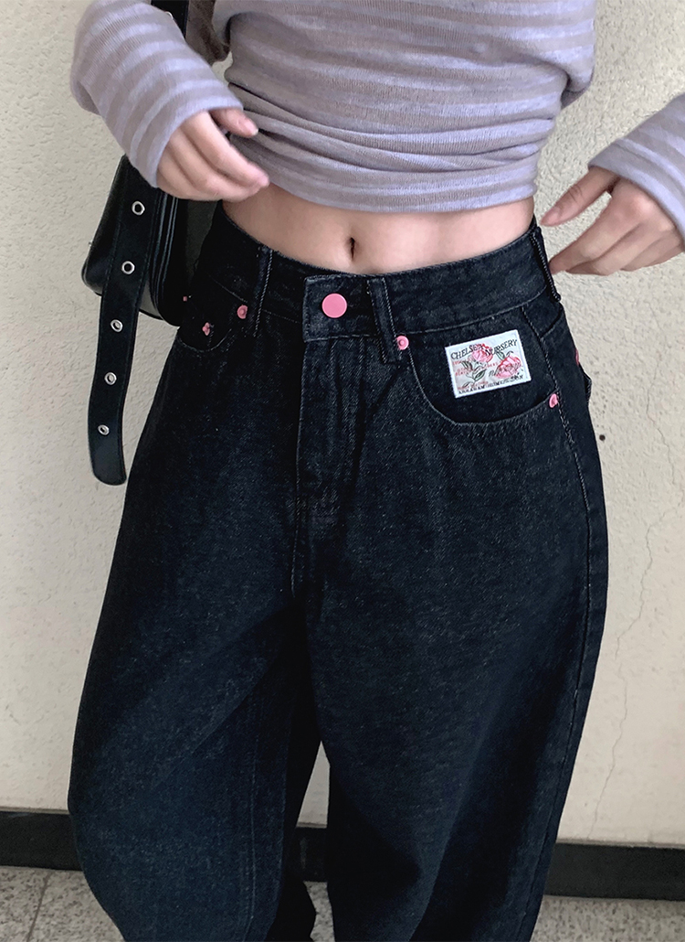 ローズパッチピンク刺繍ワイドデニムパンツ | レディースファッション