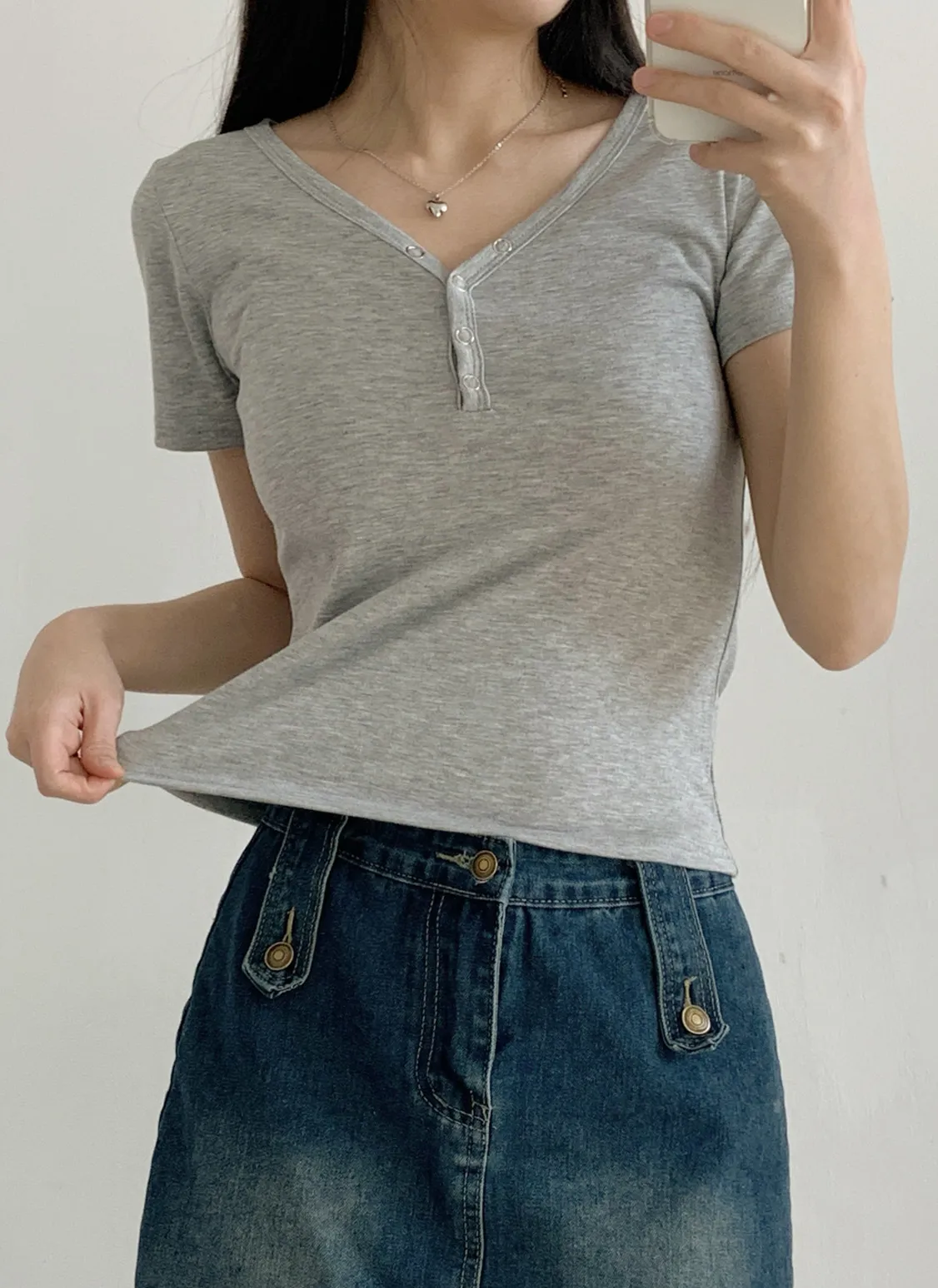 スナップボタンVネック半袖Tシャツ | 詳細画像1