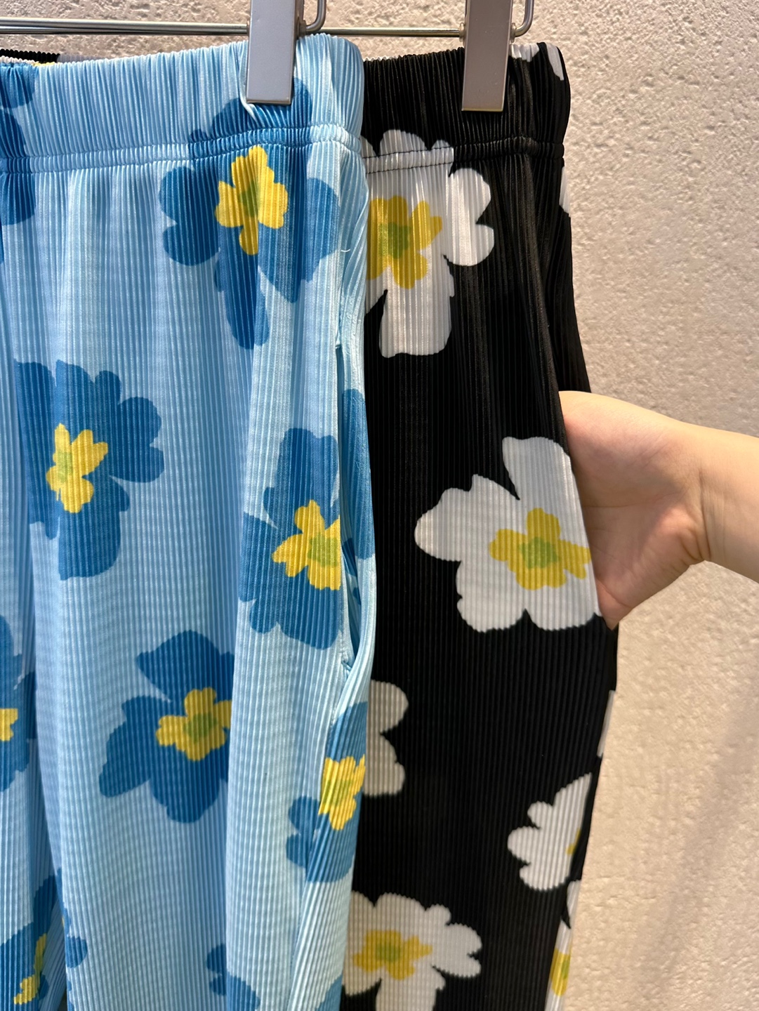 ♠MARCHE FLEUR】✨未使用　ベロアフレアパンツ　ブラック×オレンジ　M ♤MARCHE FLEUR】✨未使用 ベロアフレアパンツ ブラック×オレンジ M