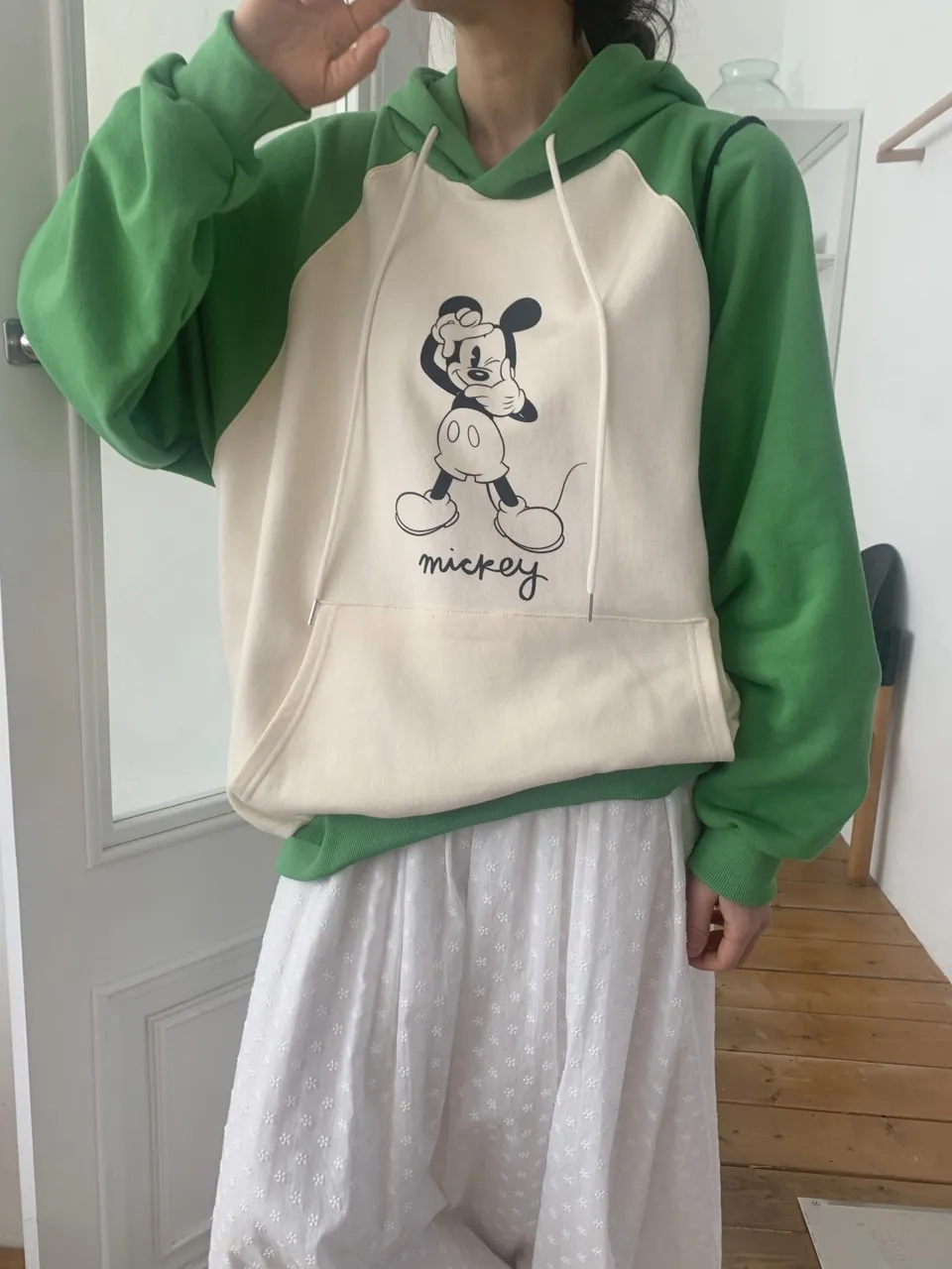*Disney*ミッキー配色ラグランマフポケットパーカー | 詳細画像1