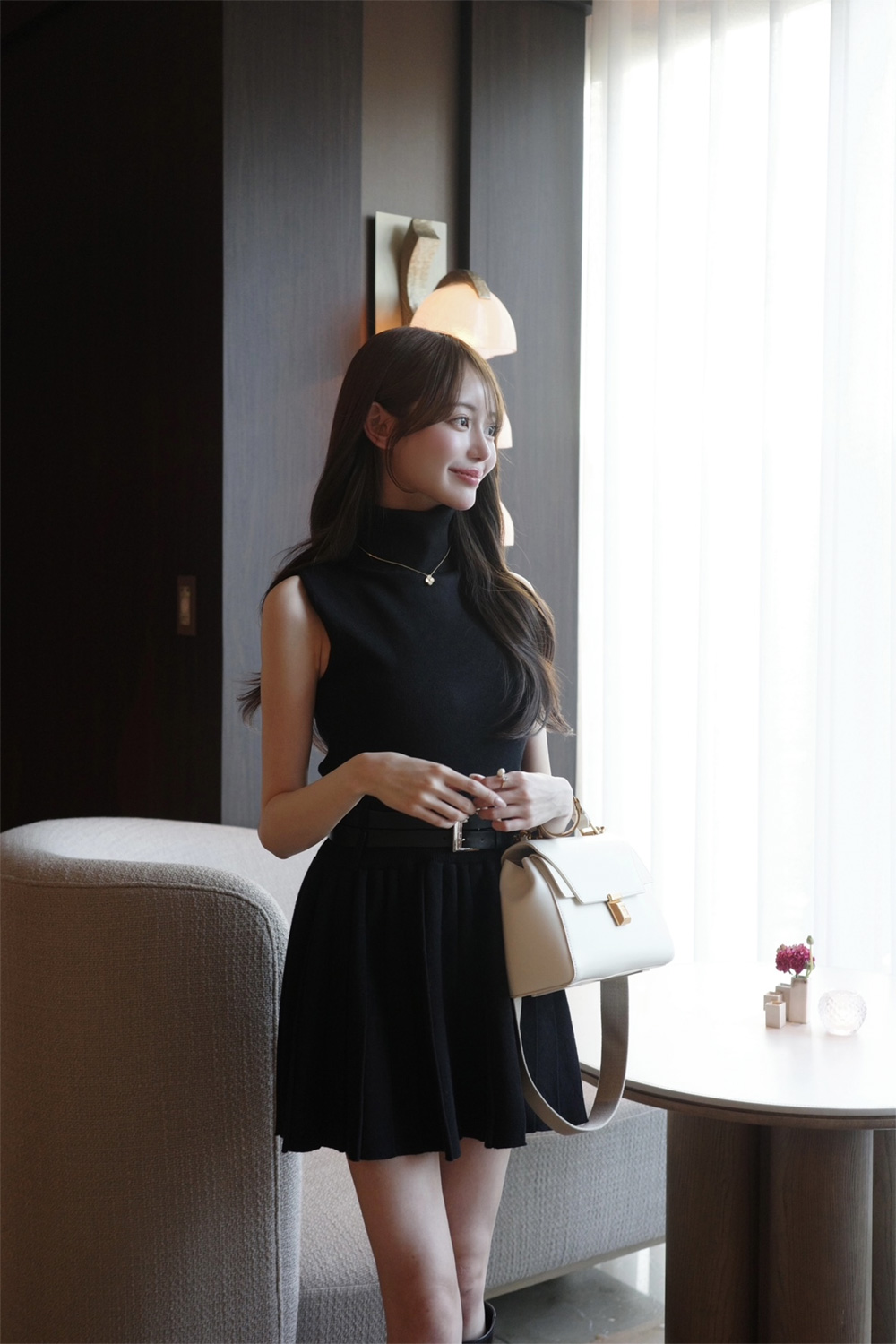 タートルネックニットノースリーブ&ベルト付プリーツミニスカートSET