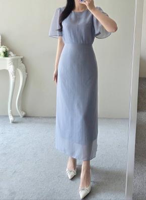 ストラップ付ノースリーブプリーツロングワンピース