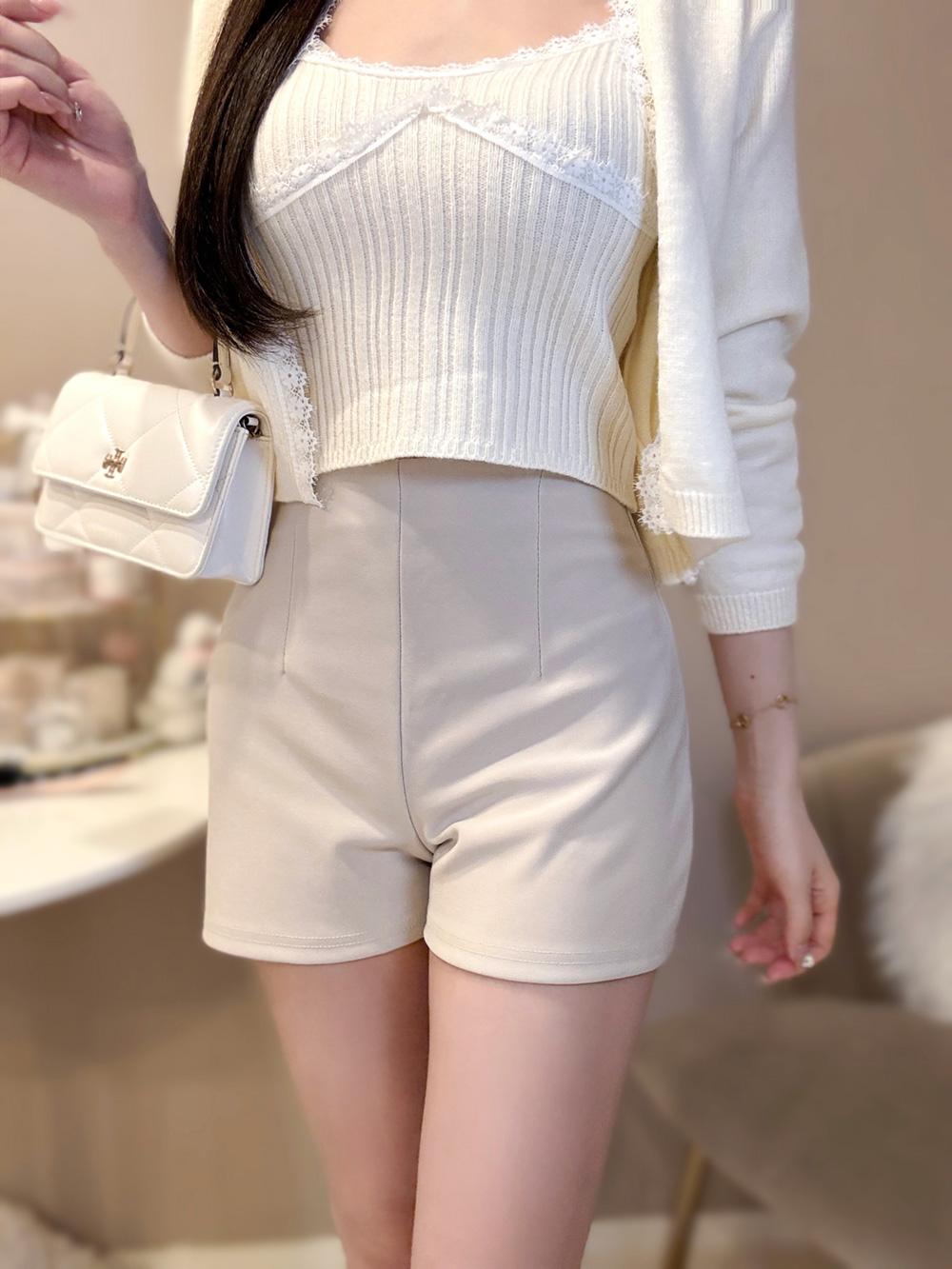 ハイウエストダーツショートパンツ | レディースファッション通販 - DHOLIC