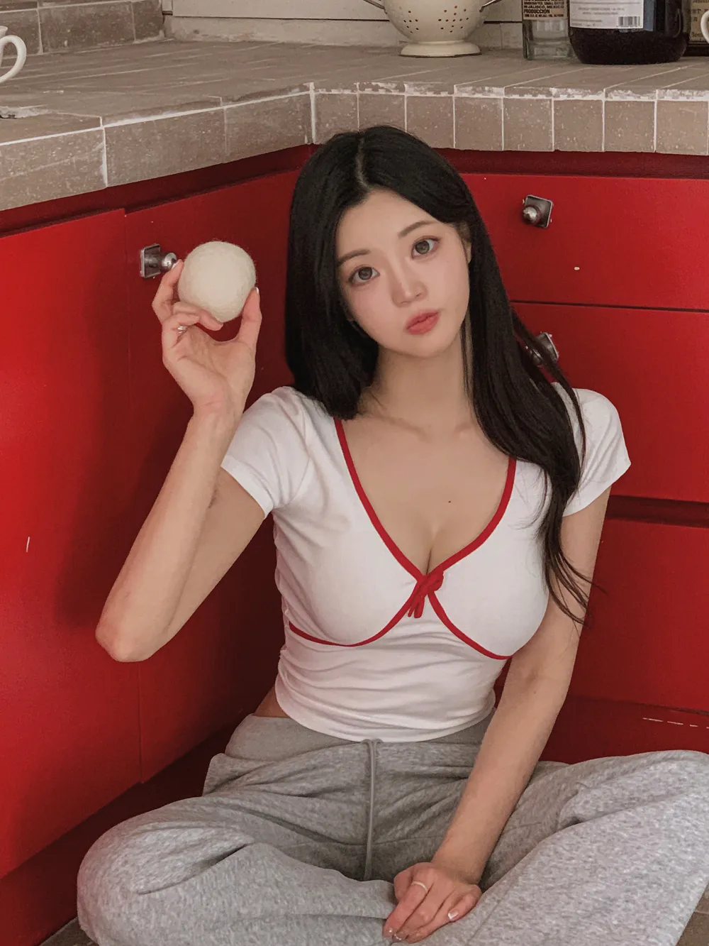 レッド配色リボンVネック半袖Tシャツ | highclassic | 詳細画像1