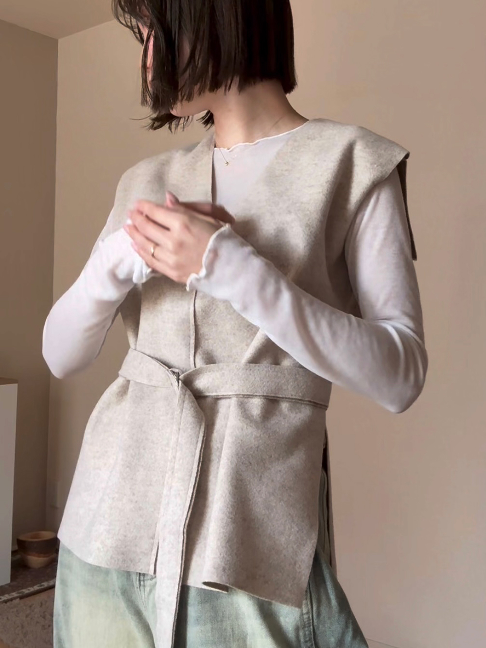 ベルト付ウール混Vネックベスト | 詳細画像4