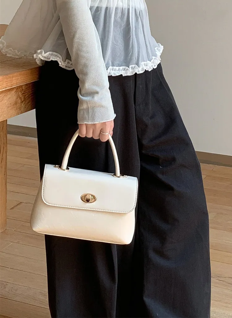 2WAYオーバルバックルフラップバック | whosbag | 詳細画像1