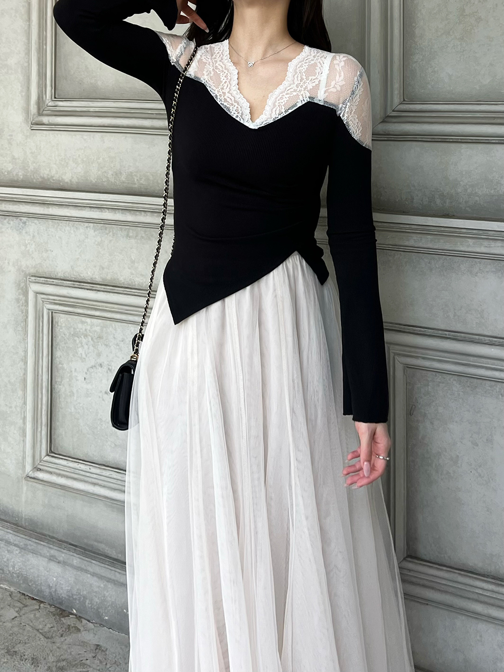 デコルテレースVネックTシャツ | レディースファッション通販 - DHOLIC