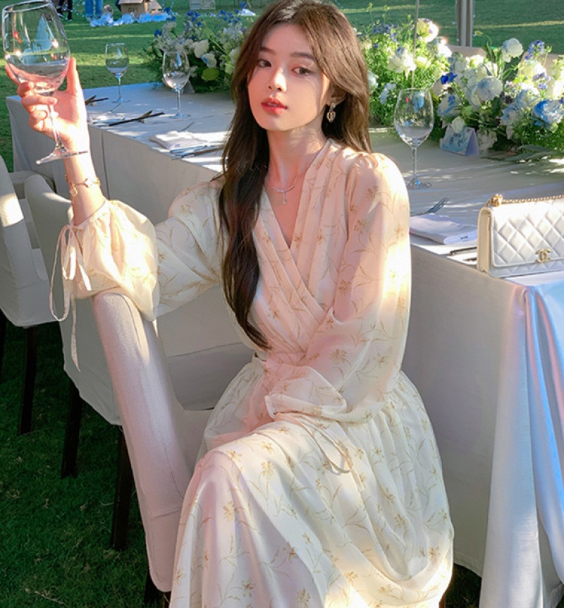 Vネックロングタック花柄ワンピース | 詳細画像2