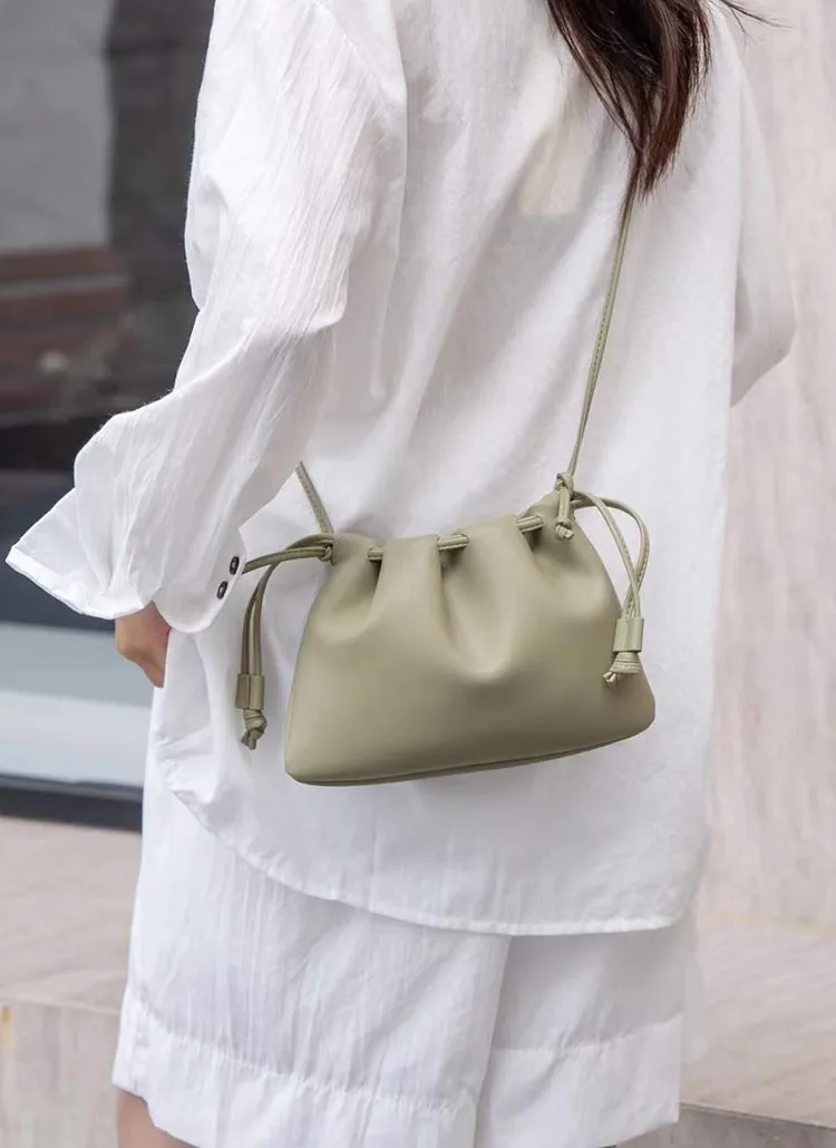 カウレザードローストリングショルダーバッグ | whosbag | 詳細画像1