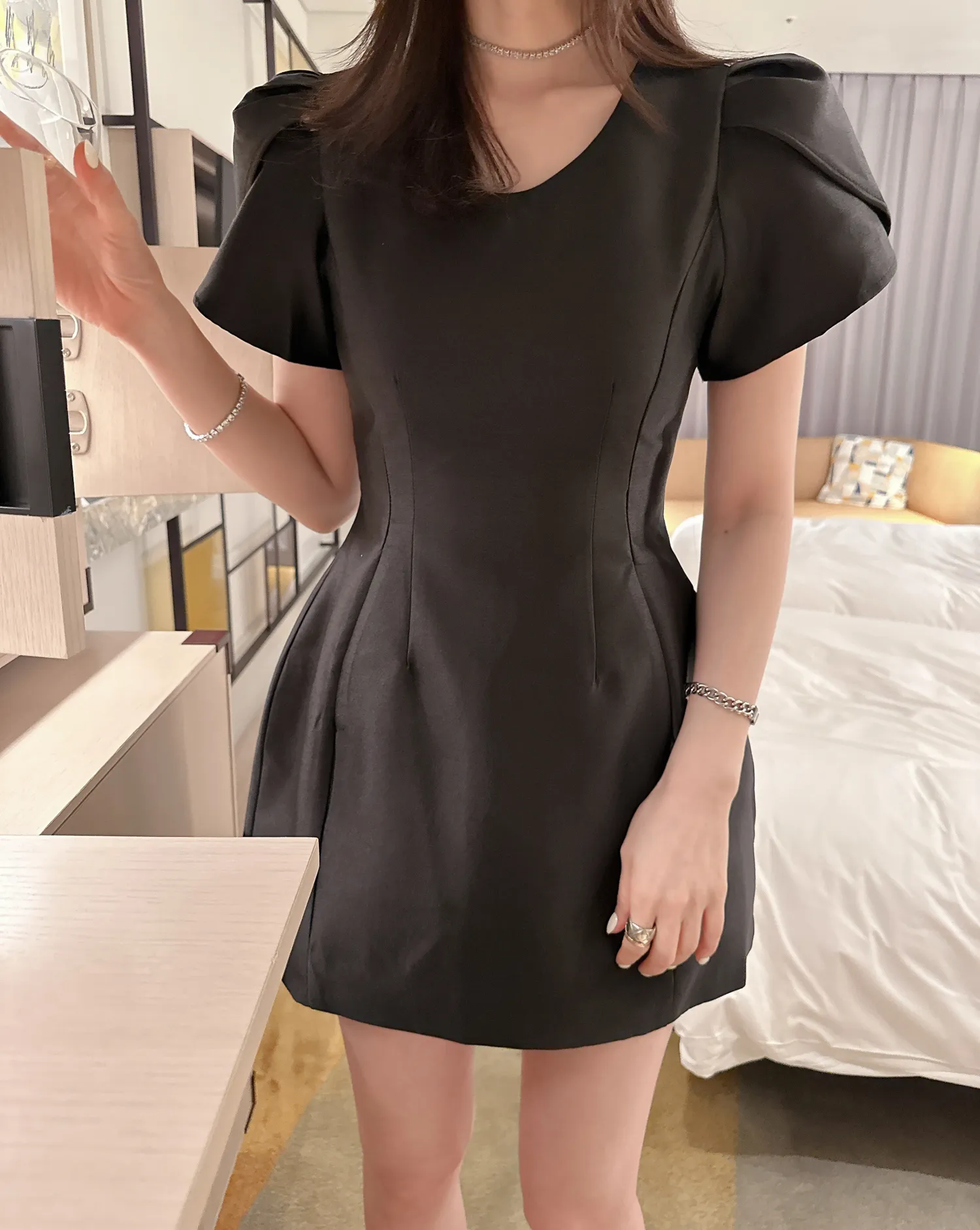 ラウンドネックベルスリーブツータックミニワンピース | partysu | 詳細画像1