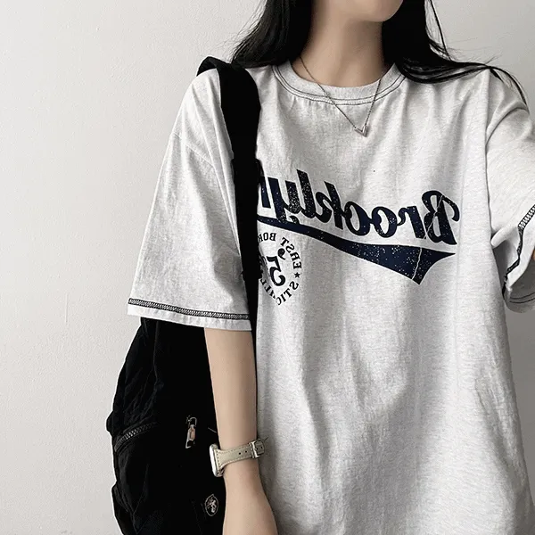 半袖ラウンドネックステッチオーバーサイズロゴTシャツ | hijjoo | 詳細画像1