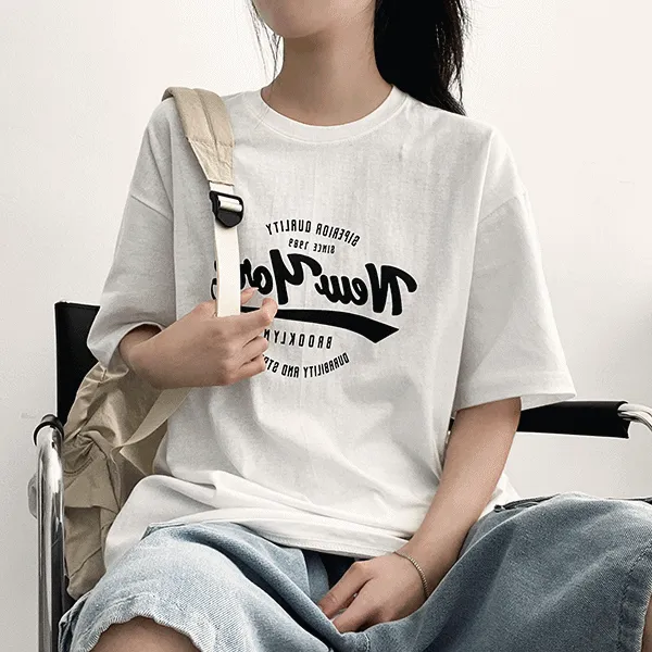 ラウンドネックボクシー半袖ロゴTシャツ | hijjoo | 詳細画像1
