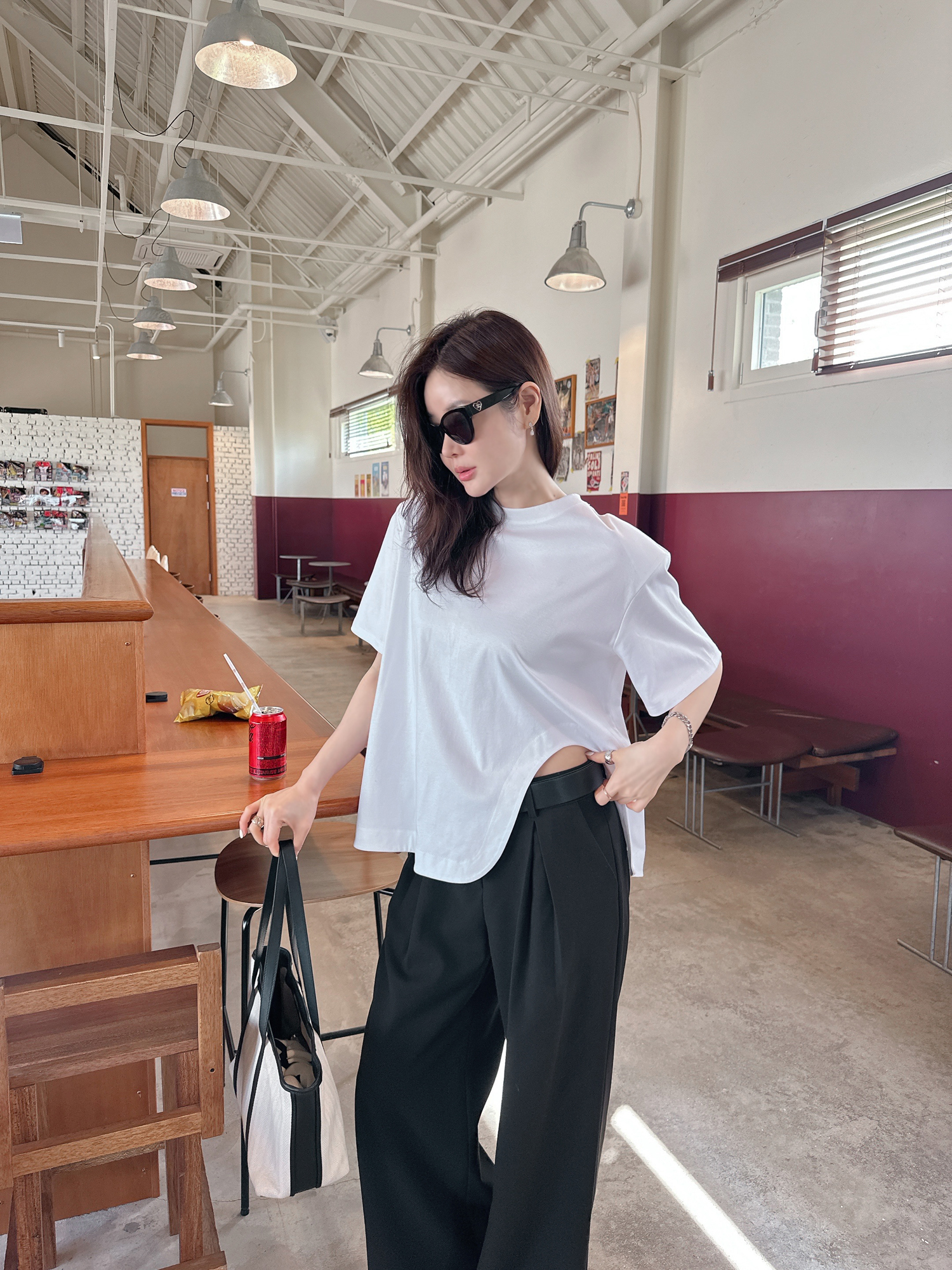 肩パッドアンバランス半袖Tシャツ | レディースファッション通販 - DHOLIC