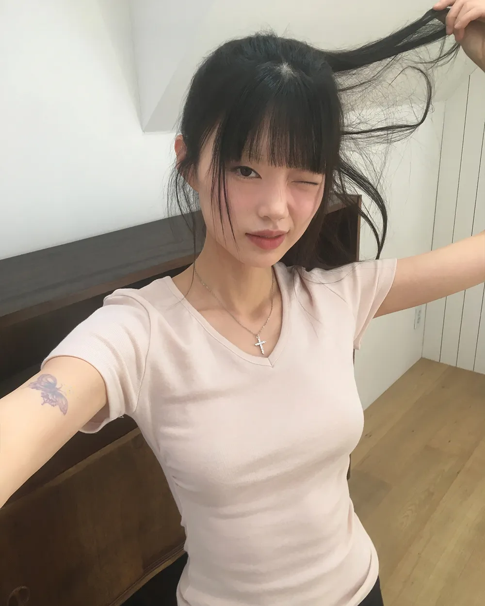 半袖VネックTシャツ | WONDERWONDER | 詳細画像1