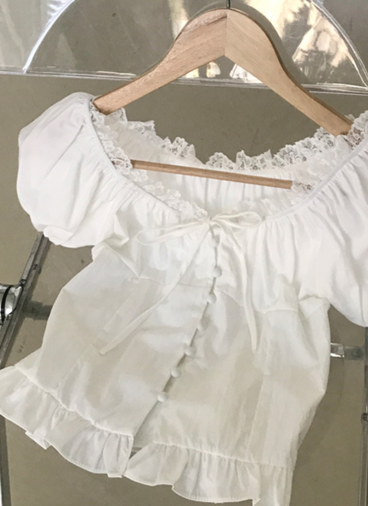 新品未使用タグ付き　CREOLME レース フリル ブラウス ボタン レースレディース Lace Ladies 胸元レース×ラインストーンボタン