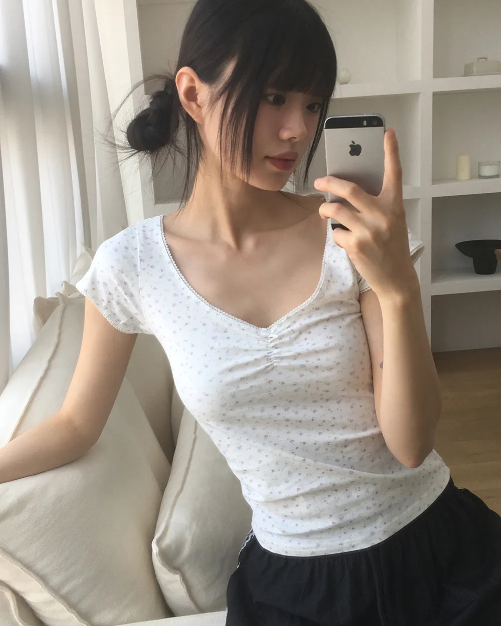 半袖Vネックギャザー花柄Tシャツ | WONDERWONDER | 詳細画像1