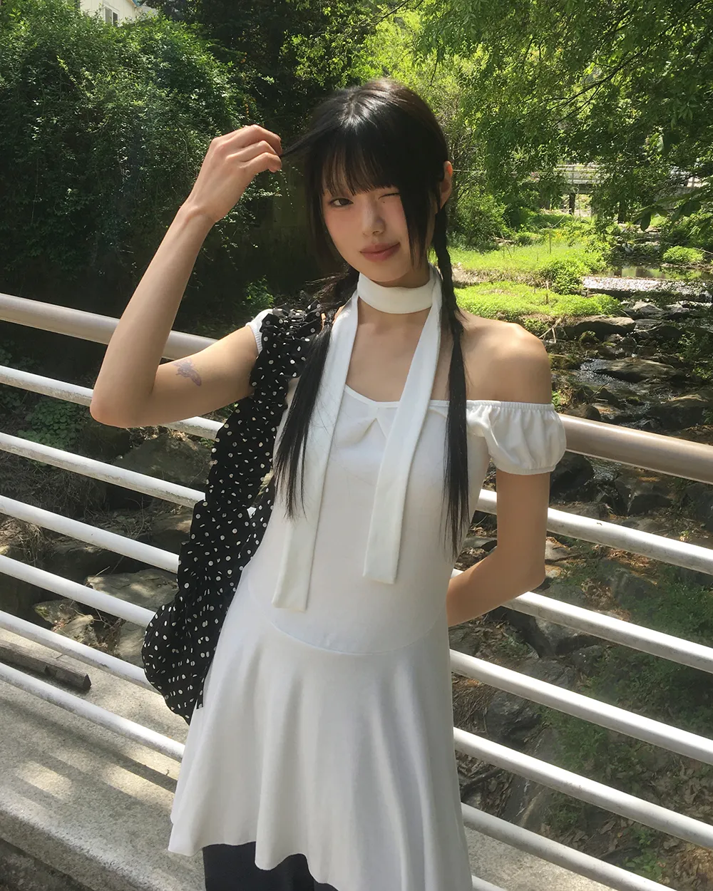 スカーフ付パフスリーブオフショルダーミニワンピース | WONDERWONDER | 詳細画像1