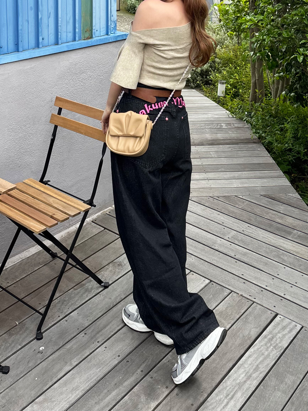 ピンクバック刺繍バルーンデニムパンツ | レディース