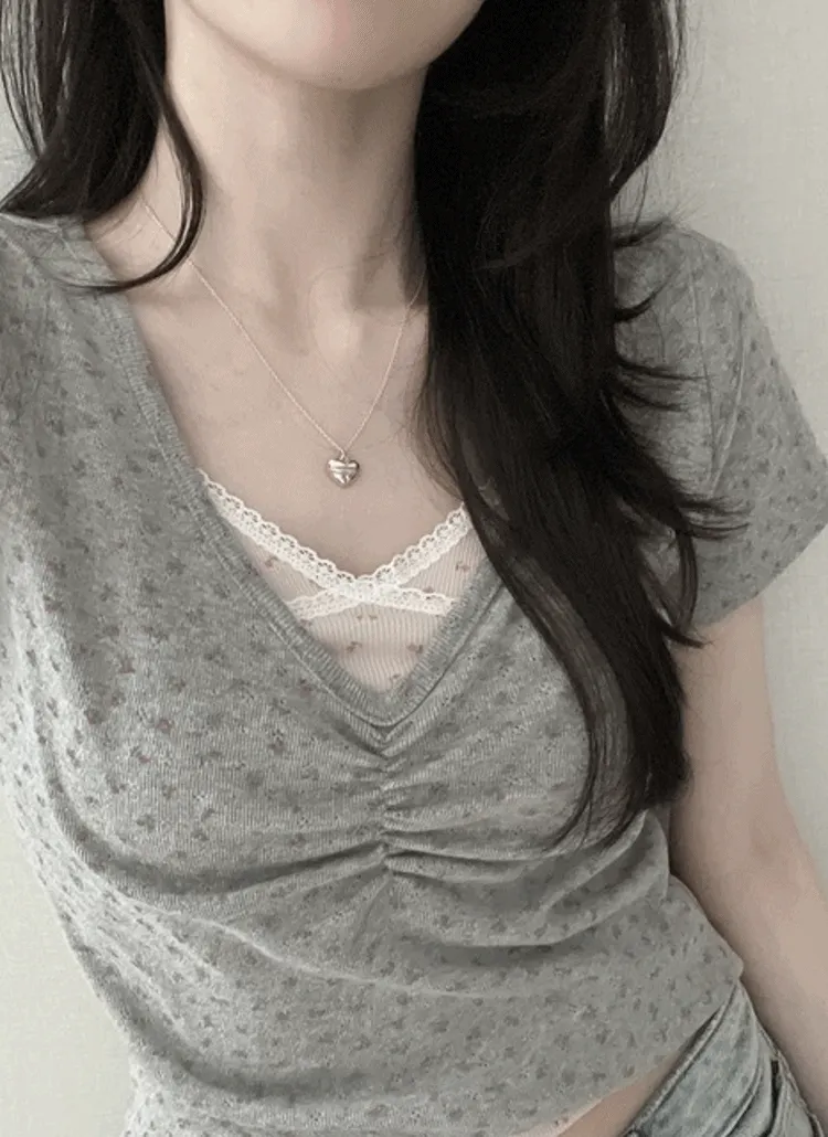 Vネックスリムシャーリング小花柄Tシャツ | NEEDON | 詳細画像1