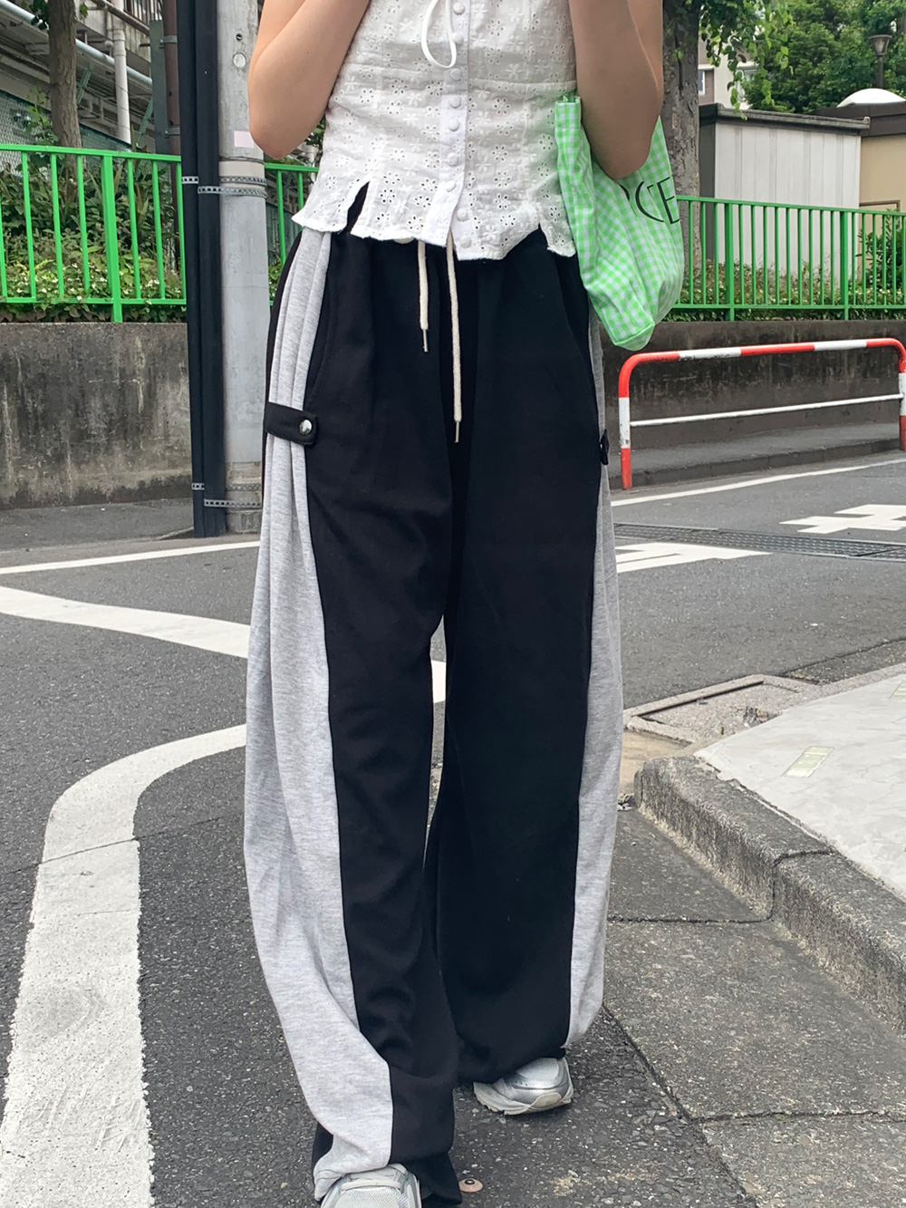 サイドストラップボタンワイドスウェットパンツ | 詳細画像8