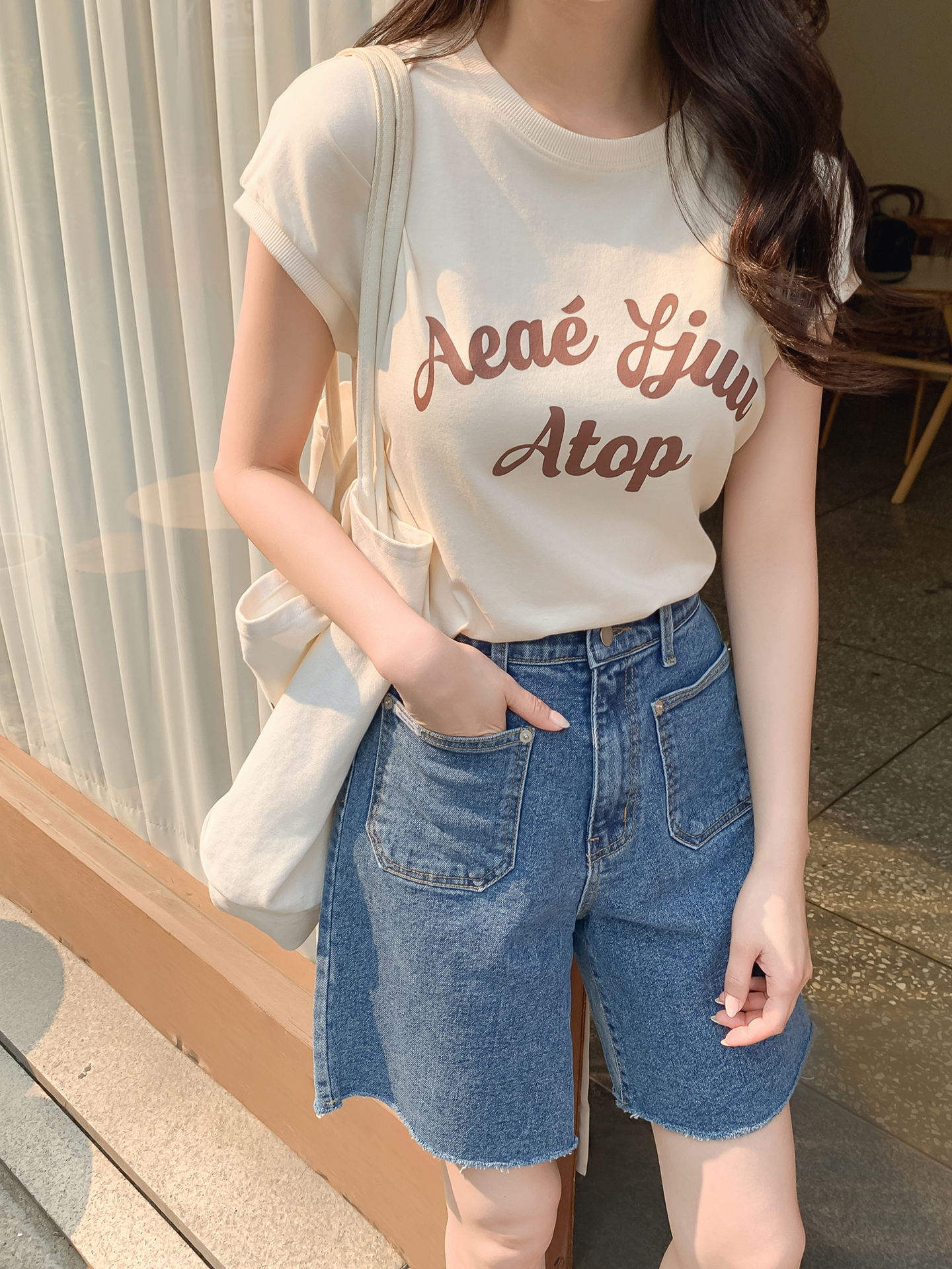ソフトラウンドネック半袖ロゴTシャツ | 詳細画像10