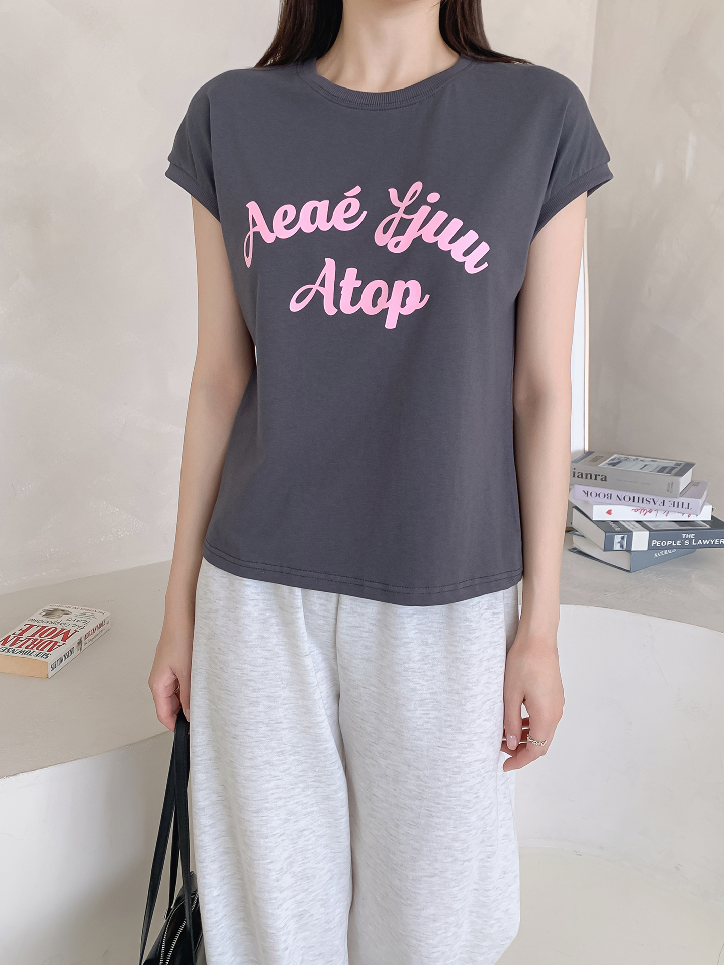 ソフトラウンドネック半袖ロゴTシャツ | 詳細画像12
