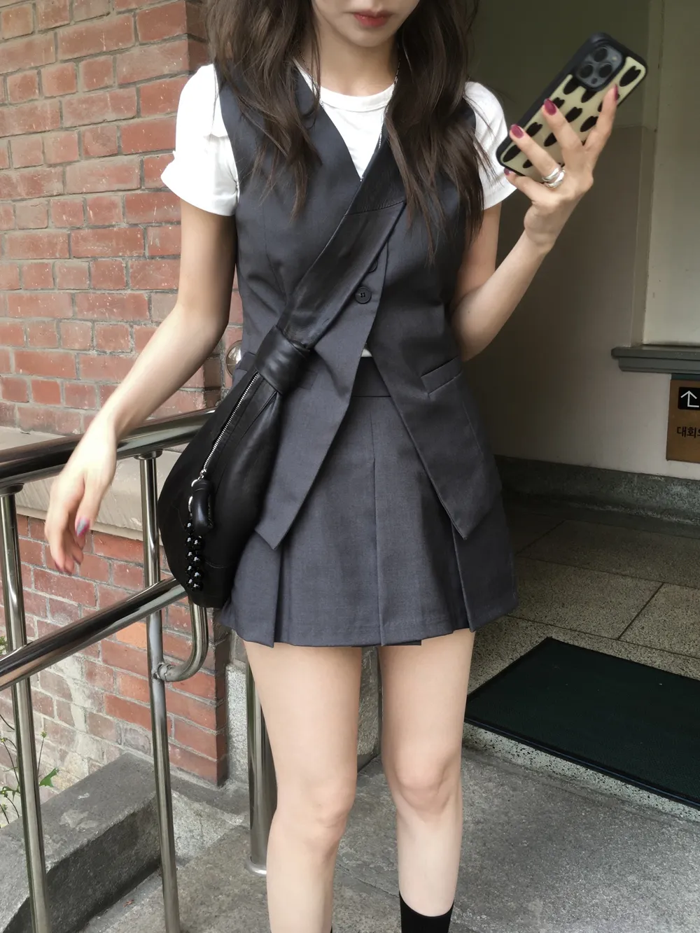 スリムバックストラップVネックベスト | Heyme | 詳細画像1