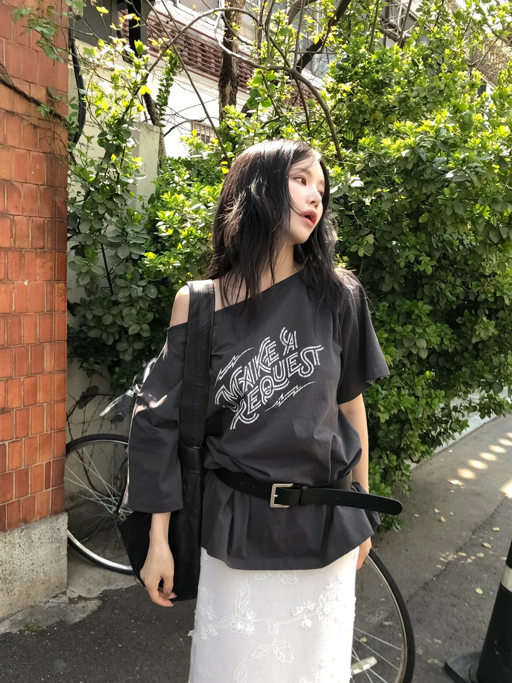 ルーズオフショルダーアンバランスネックワンショルダー半袖Tシャツ | Heyme | 詳細画像1