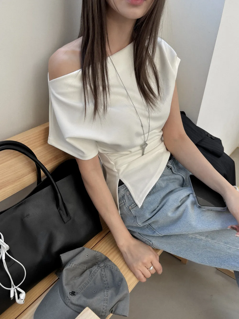オフショルダーアンバランスネックスリム半袖ギャザーTシャツ | Heyme | 詳細画像1