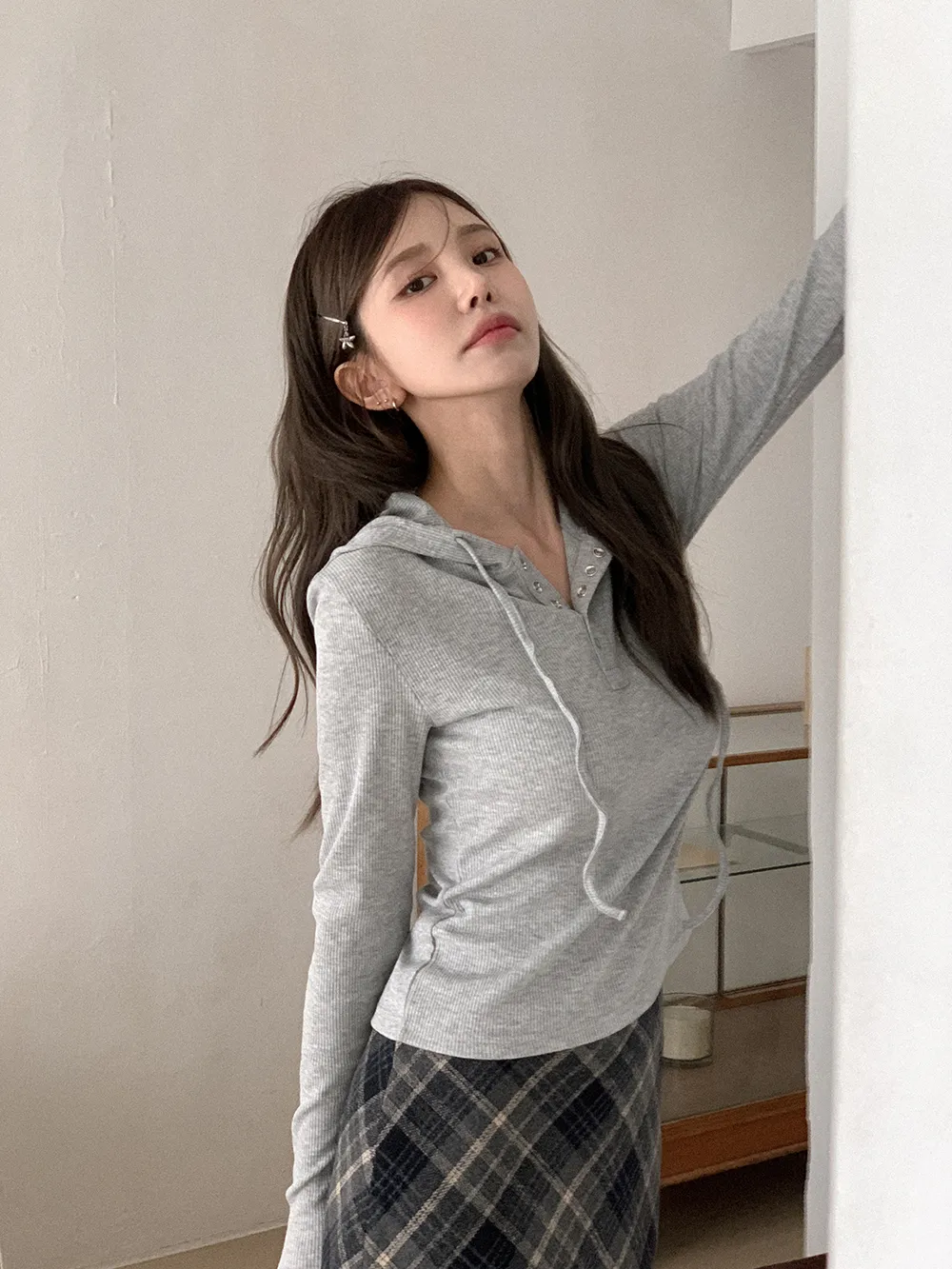 スリム長袖フードスナップボタンTシャツ | Heyme | 詳細画像1