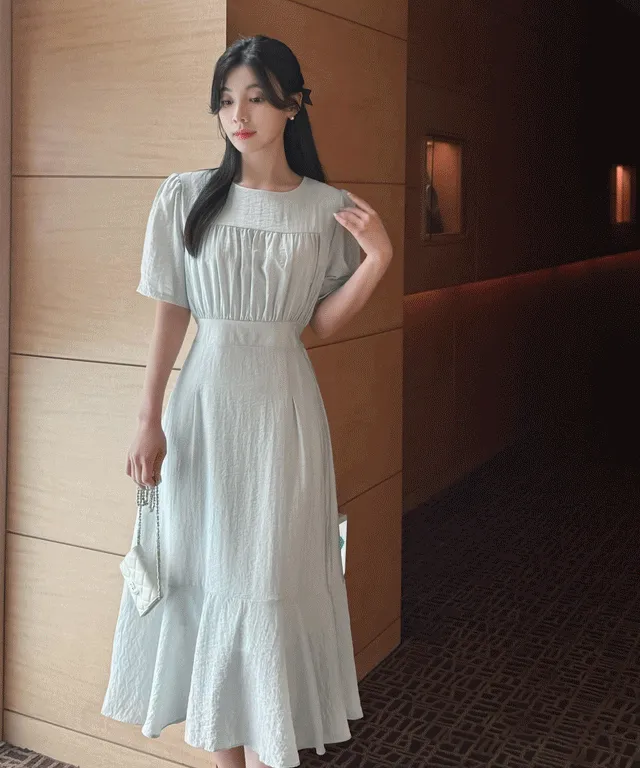ロング半袖ギャザーフレアバックストラップワンピース | baddiary | 詳細画像1