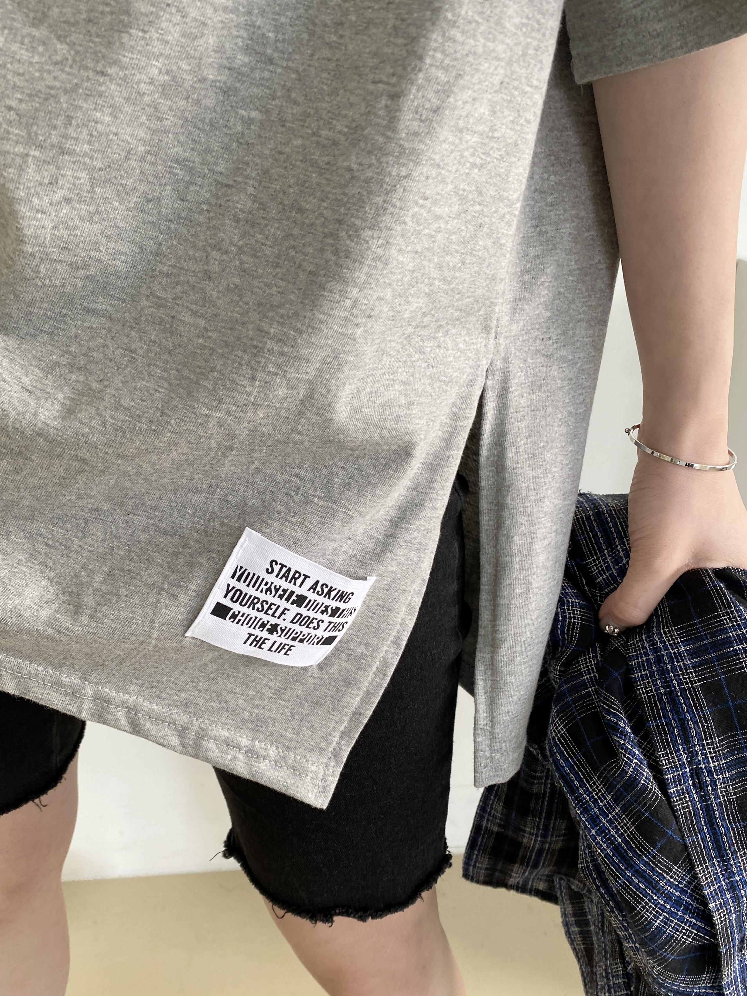VネックスリットIラインルーズ半袖Tシャツ | 詳細画像2