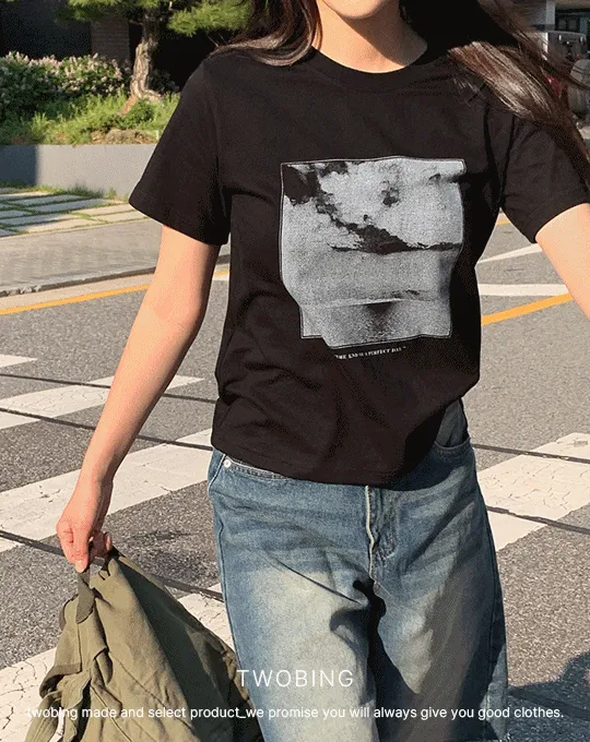 クロップドラウンドネックプリントTシャツ | twobing | 詳細画像1