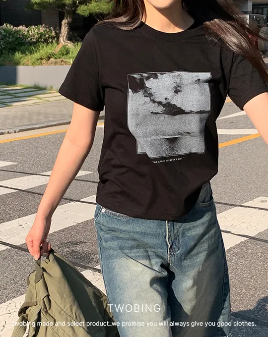 クロップドラウンドネックプリントTシャツ | twobing | 詳細画像1