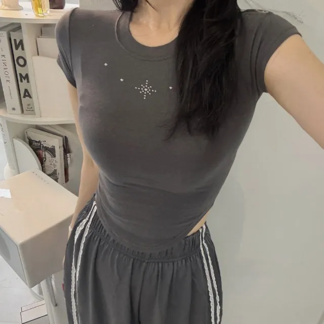 クロップドスリムスタッズTシャツ | darlingmoon | 詳細画像1