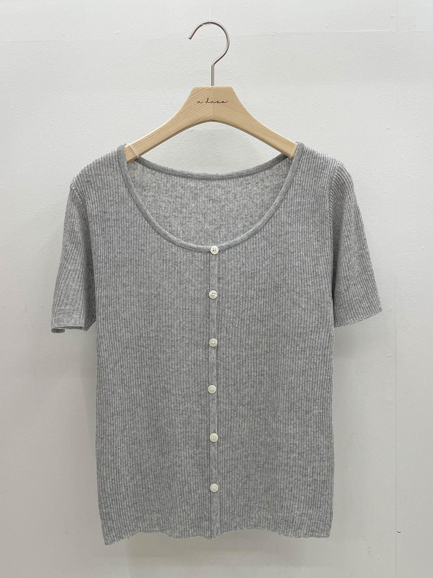 Uネックスリム半袖フェイクボタンTシャツ | 詳細画像15